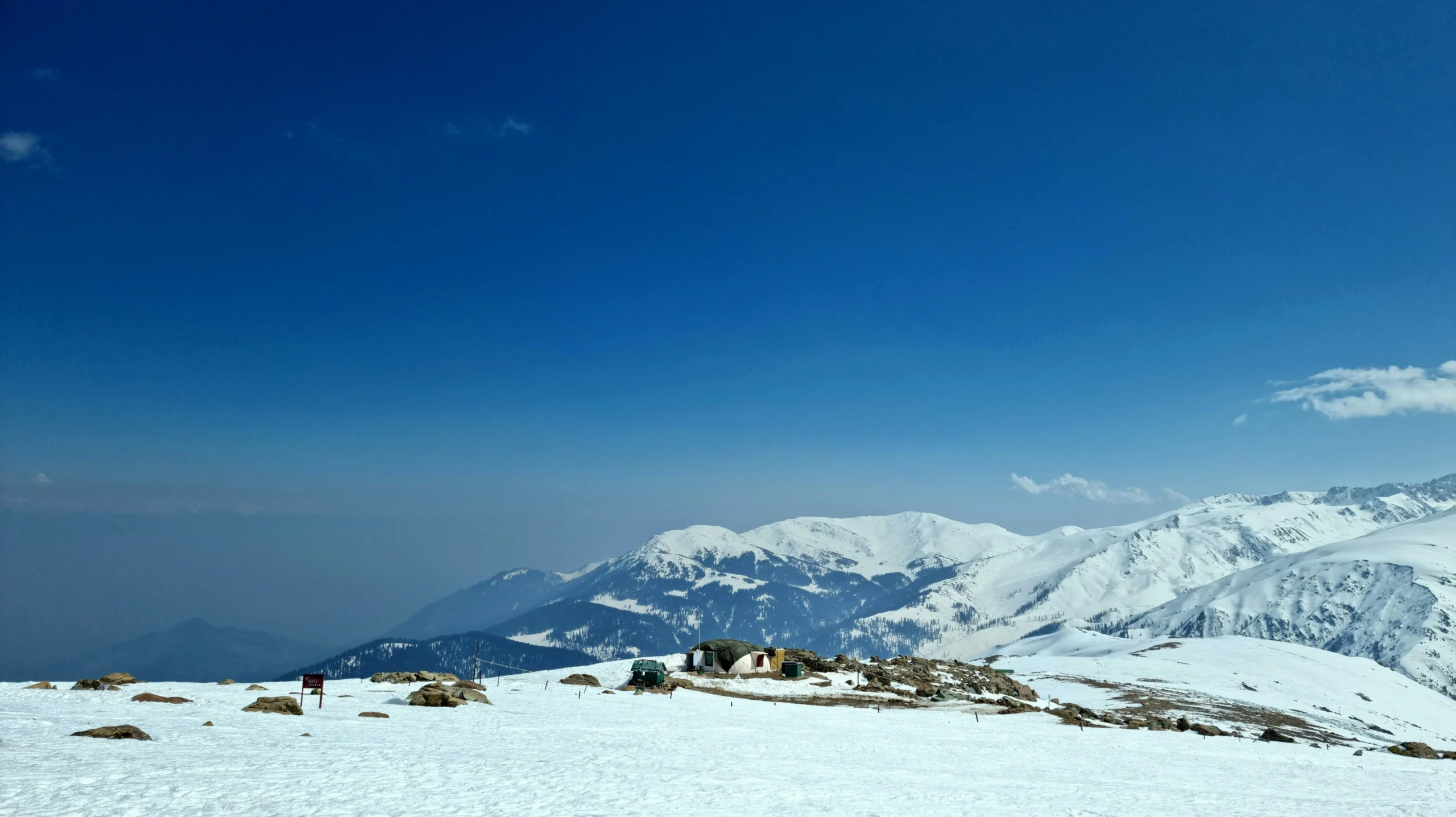 Kashmir winter tour packages in Gulmarg with heavy snow